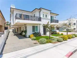Exquisite Townhome with Designer Finishes and Private Yard