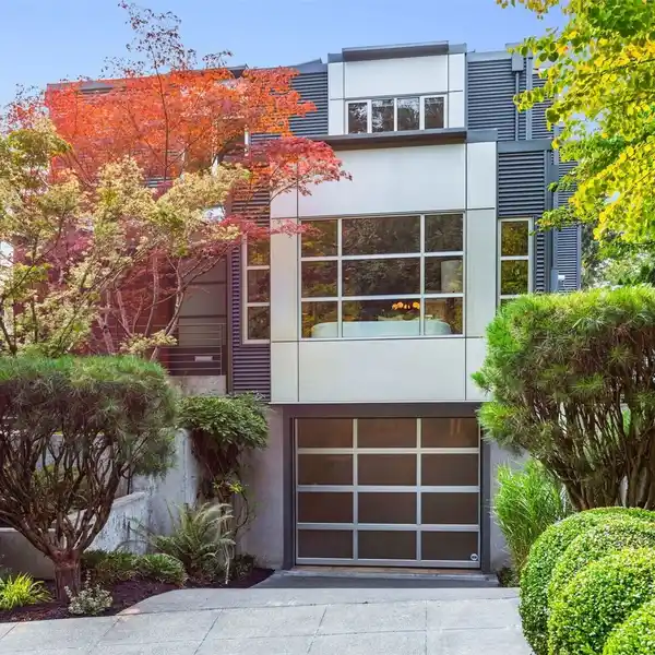 ONE-OF-A-KIND CAPITOL HILL SANCTUARY