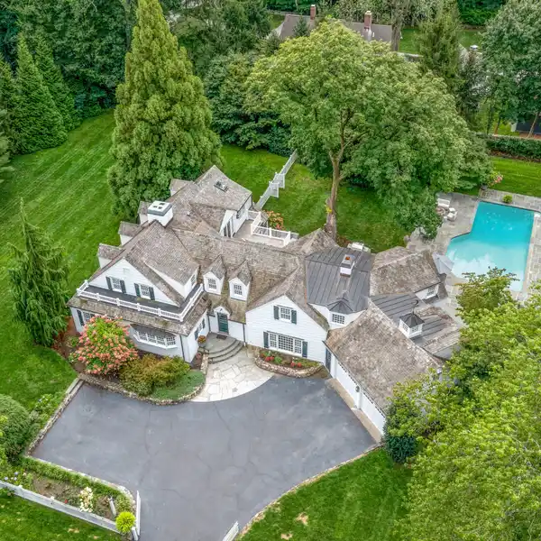 CLASSIC ELEGANCE WITH MODERN COMFORT