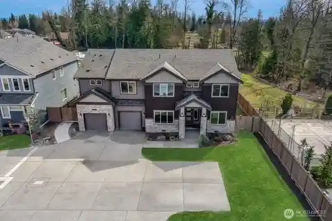 Immaculate Home in a Private Setting