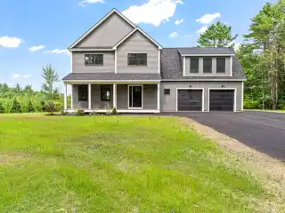 Style and Serenity Near Trails