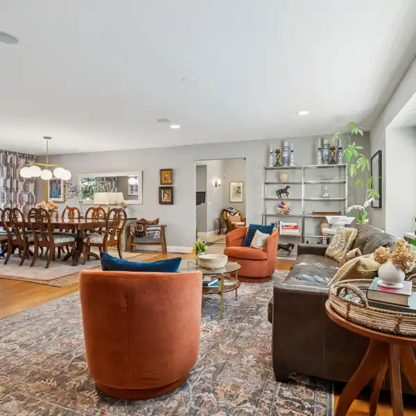 ELEGANCE AND COMFORT WITH FUNCTIONALITY