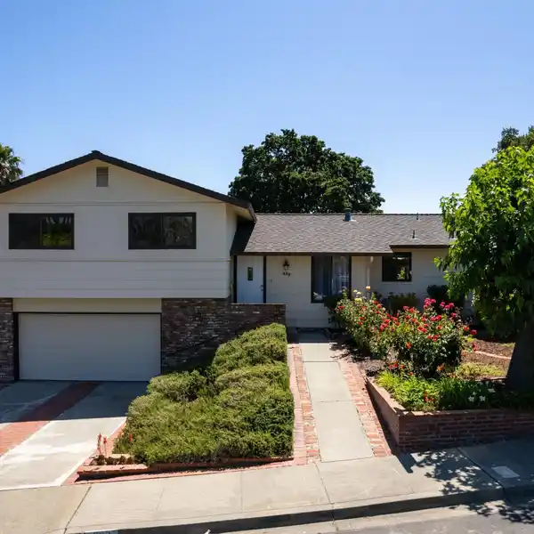CREATE YOUR DREAM HOME IN A SOUGHT-AFTER COMMUNITY
