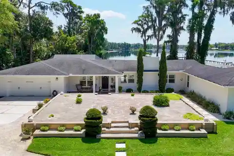 Private Lakefront Sanctuary