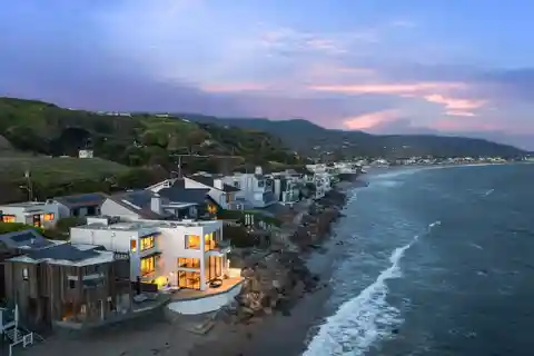 Prestigious Malibu Road Property