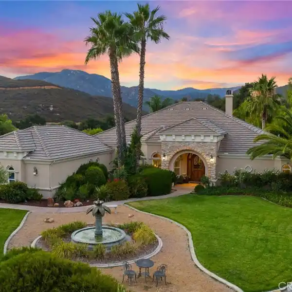 LA CRESTA LUXURY ESTATE