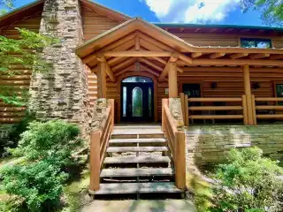 Remote Log Cabin on Lake Hamilton