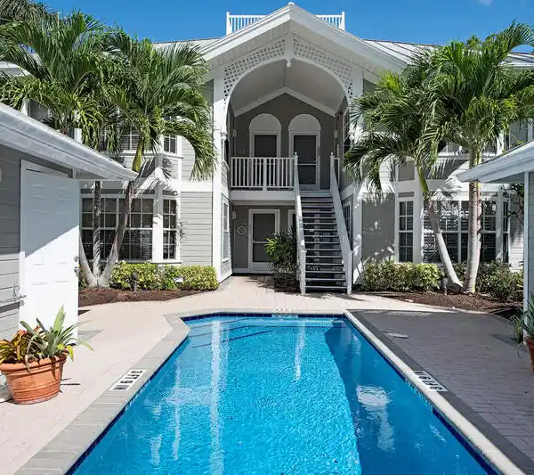 STYLISH UNIT IN PRIME GULFWALK LOCATION