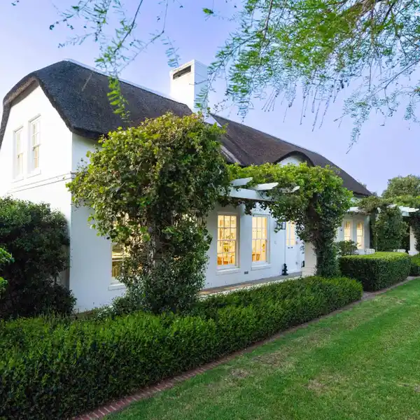 MODERN COMFORT WITH TIMELESS CHARM