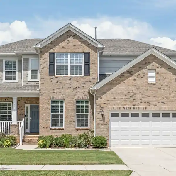 BEAUTIFULLY DESIGNED GEM IN A PRIME LOCATION