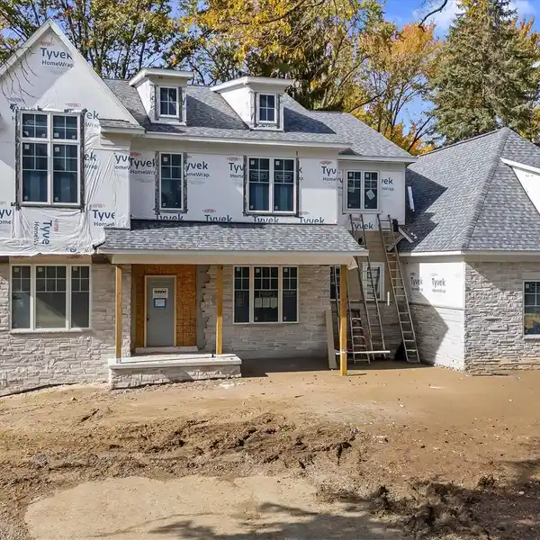 ARCHITECTURAL BRILLIANCE MEETS MODERN LUXURY GEM