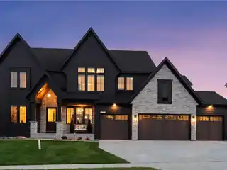 Exquisite Home in Premier Hollydale