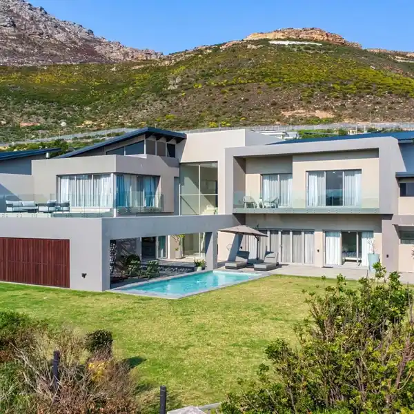 CONTEMPORARY FAMILY LIVING AT ITS FINEST