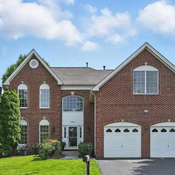 ELEGANT ENTERTAINER’S DREAM WITH PRIVATE OASIS