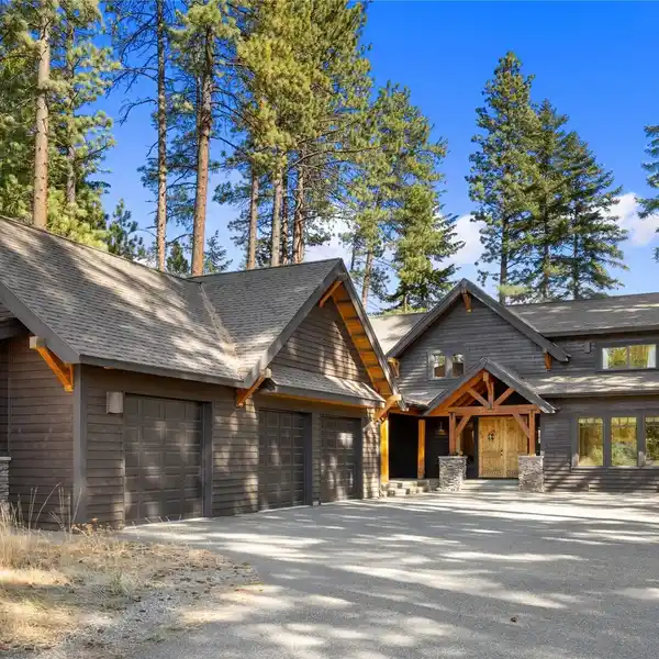 FURNISHED LUXURY RETREAT WITH ECO-FRIENDLY FEATURES