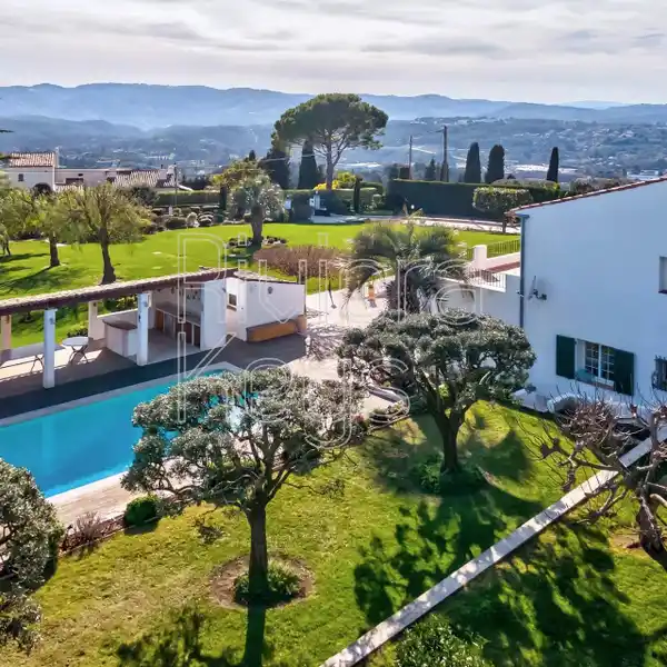 BEAUTIFUL VILLA IN A PEACEFUL NEIGHBORHOOD