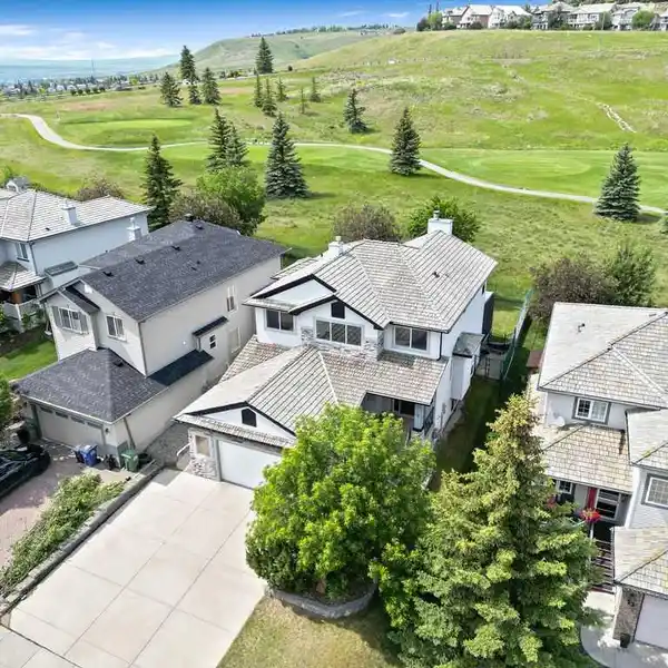 BEAUTIFULLY DESIGNED EXECUTIVE HOME