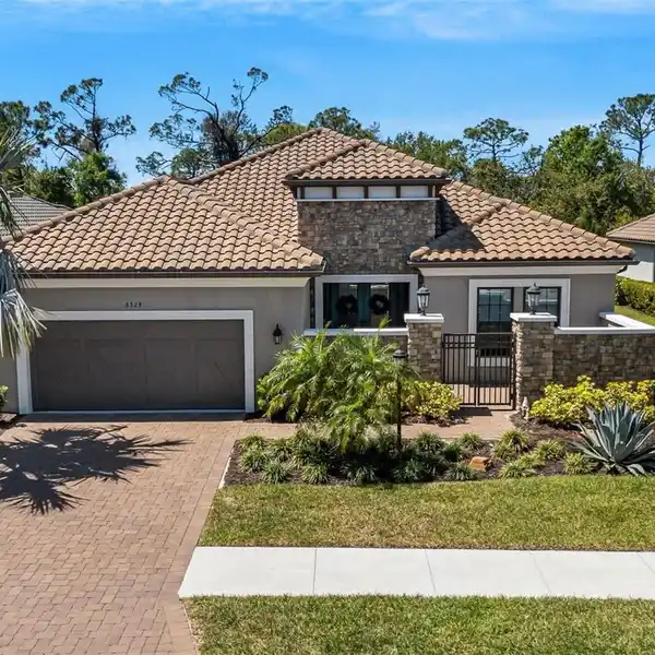 DREAM HOME IN THE PRESTIGIOUS LEGACY ESTATES