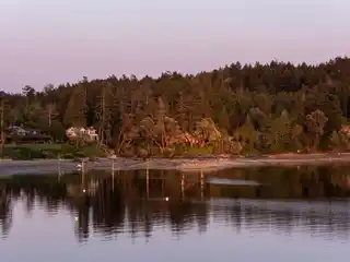 Spectacular Waterfront Rancher
