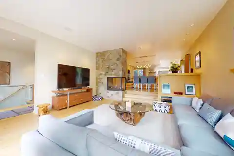 Beautifully Renovated Home in White Gold