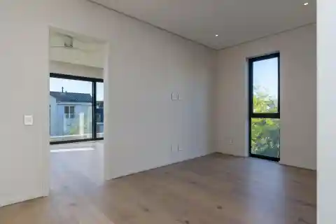 Magnificent Estate Living with Mountain View Serenity