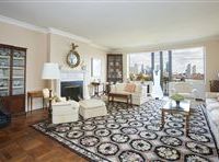 GRACIOUS HOME ON EXCLUSIVE BEEKMAN PLACE