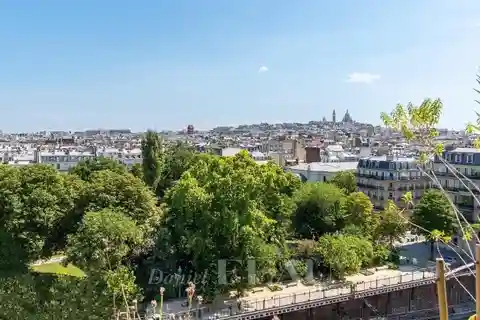 Bright and Meticulously Renovated Apartment