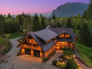 Extraordinary Blend of Luxury and Nature
