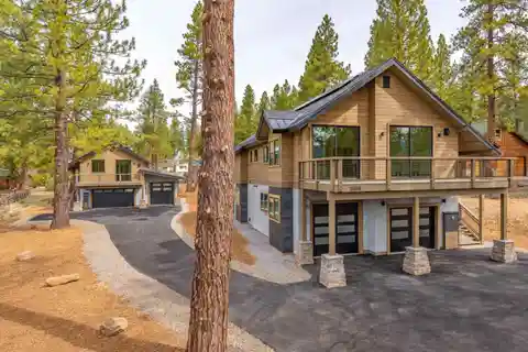 Modern Mountain Retreat with Adu and Garage
