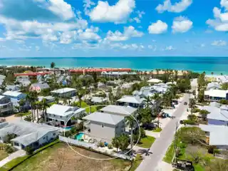 Island Escape One Block to the Beach