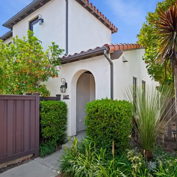 EFFORTLESS LIVING IN SOUGHT-AFTER TREE FARM