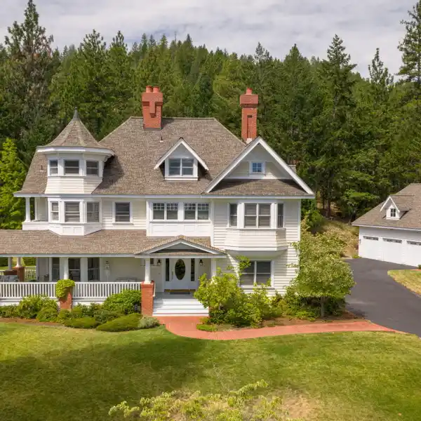 AMAZING PRIVATE ESTATE