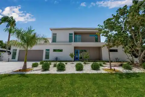 Stylish Florida Living Minutes from Siesta Key