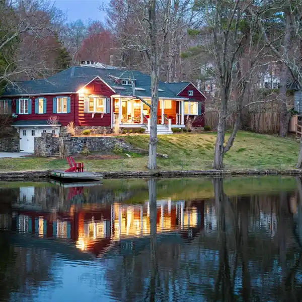 MAGICAL LAKEFRONT LODGE-STYLE HOME