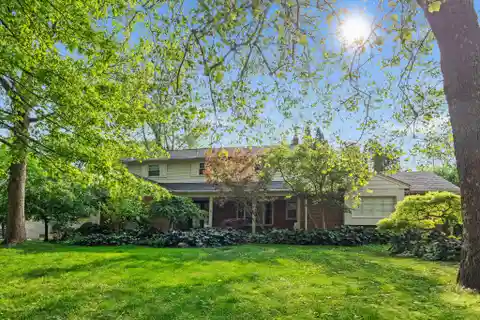 Brick Colonial in Sought-after Nottingham Forest
