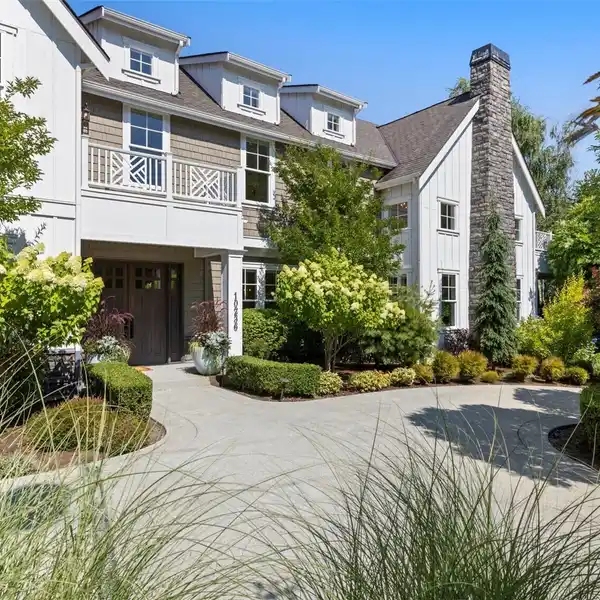 HAMPTON'S INSPIRED PROPERTY IN THE HEART OF ENATAI