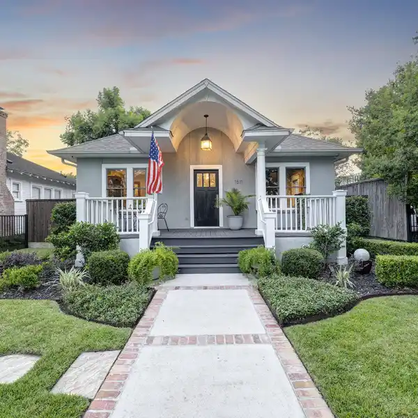RARE FIND IN THE HEART OF THE HEIGHTS