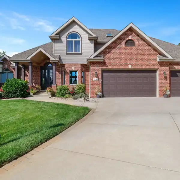 UNIQUE BLEND OF CHARM AND MODERN AMENITIES