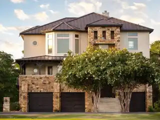 Luxury Lakefront Living at the Bandit