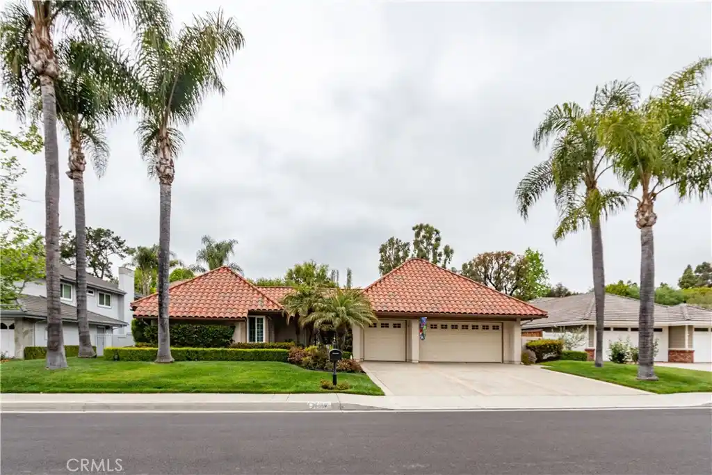 Single-story Hacienda in Stoneridge Estates