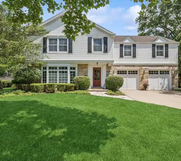 TIMELESS SCARSDALE CHARM WITH MODERN COMFORTS