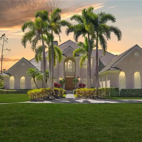 MAGNIFICENT RESIDENCE IN QUAIL CREEK