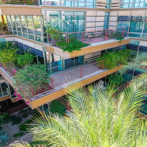 WALKABLE SCOTTSDALE LIVING WITH ELEVATED COMFORT