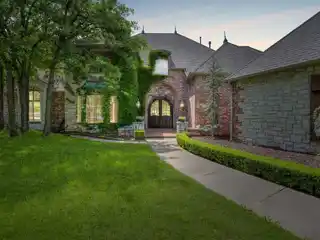 Exquisite Golf Course Residence in Fairfax Estates