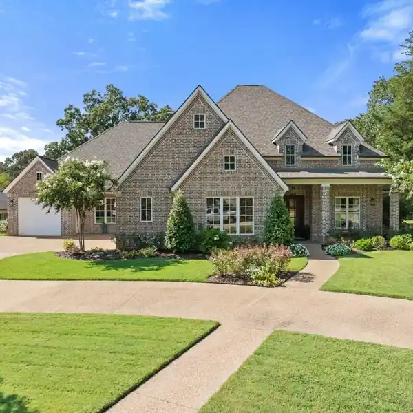 ELEGANT RESIDENCE IN PRESTIGIOUS CASCADES