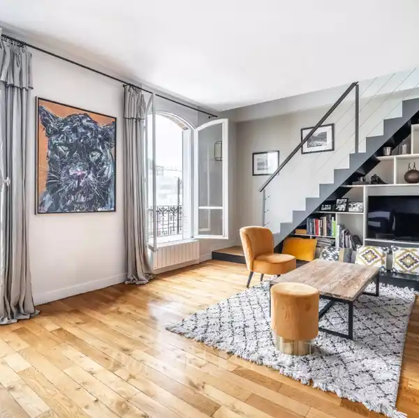 COMFORTABLE CITY RETREAT WITH AMPLE STORAGE