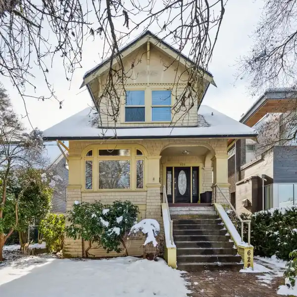 THOUGHTFULLY UPDATED 1913 CRAFTSMAN HOME