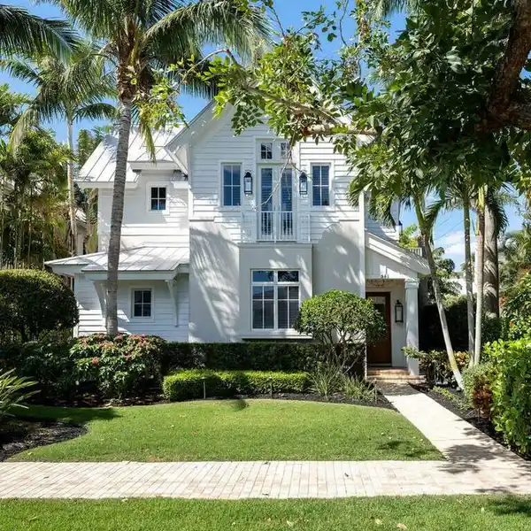 BEAUTIFUL CUSTOM-BUILT RESIDENCE