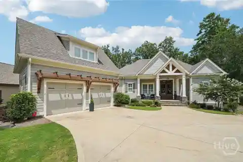 Gracious Home Blending Charm and Elegance