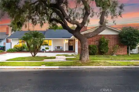 Inviting Home with a Big Backyard